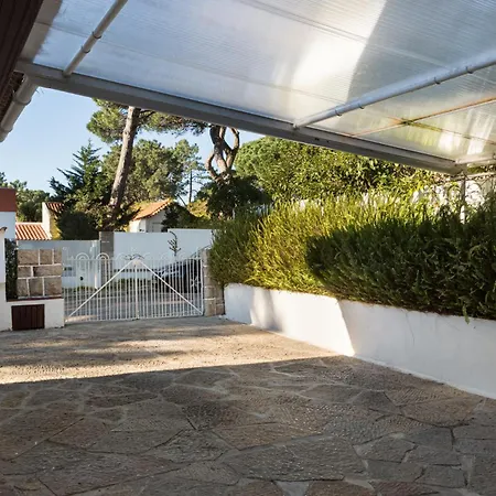 빌라 Charming 3 Bedroom House With Bbq And Terrace 콜라레스