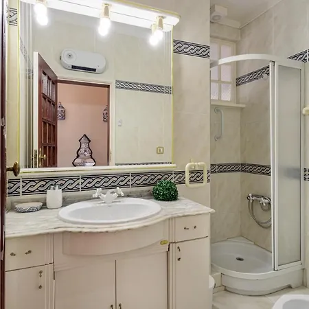 Charming 3 Bedroom House With Bbq And Terrace