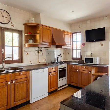Charming 3 Bedroom House With Bbq And Terrace 콜라레스