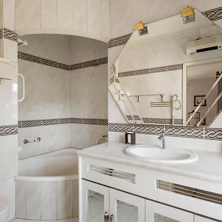 Charming 3 Bedroom House With Bbq And Terrace 빌라